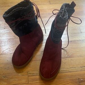 Tom’s High Top Lace Up Moccasin Patterned Shoes